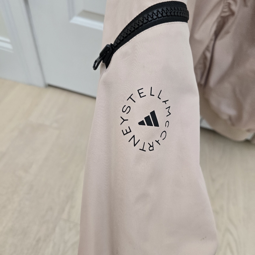 Beautiful Stella McCartney 100% Authentic jacket.Very warm and comfortable.